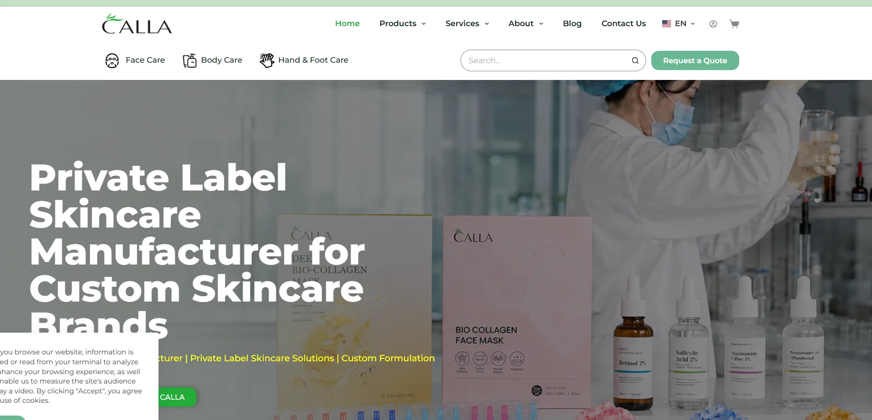 Un laboratoire présente des produits de soin de la peau et un scientifique effectue des tests, mettant en valeur la gamme de soins de la peau de marque privée de Calla.